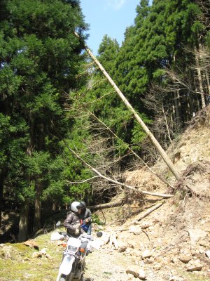 013.道中のがけ崩れ