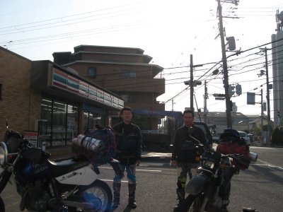 002.集合場所のセブンイレブン②