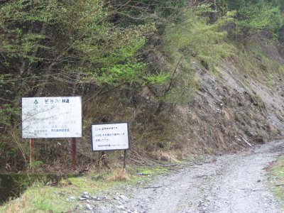 005.雨宿りした小屋②