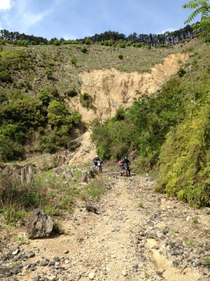 023.ひどいがけ崩れ③