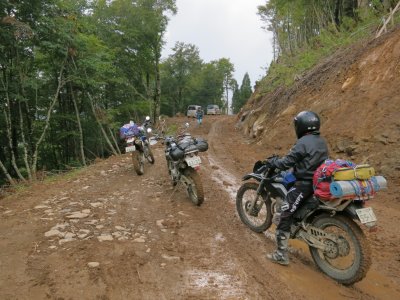 027.旧戸倉トンネルから横にそれる林道①