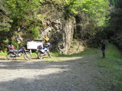 006.仏主林道との分岐にて