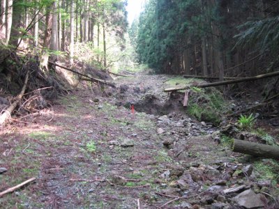 007.仏主線はすぐにがけ崩れ