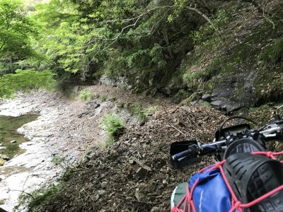 010.道中はほぼ廃道状態