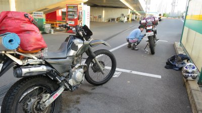 013.伊丹空港近くで洗車して解散