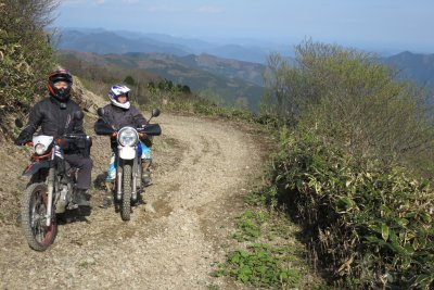 052.天空林道から見た明神山①