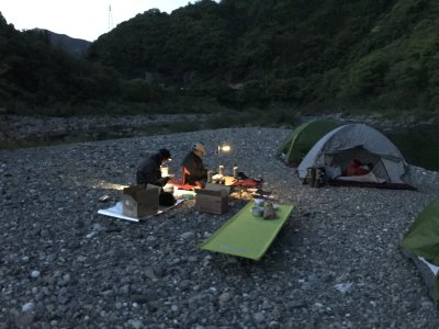 056.野営地は川っぺり①