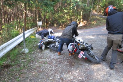 006.林道出口でのハプニング①