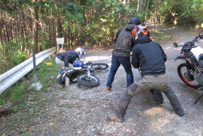 007.林道出口でのハプニング②