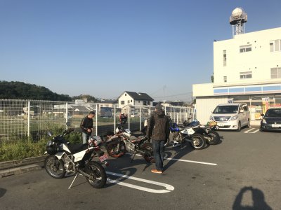 001.集合は研究所近くのコンビニ①