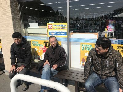 011.国道１６２のコンビニで休憩