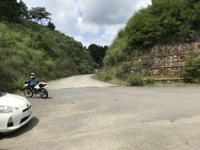 004.奥に標識が？①