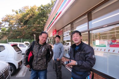 001.琵琶湖北部のコンビニで集合①