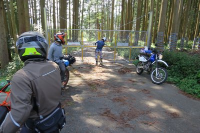 011.ラリー林道に向かう道②