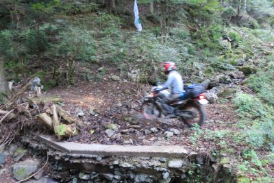040.沢もどきを渡る④