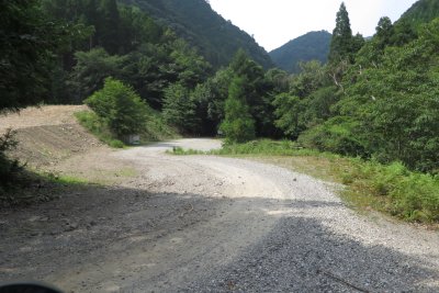 027.坂泰林道へ③